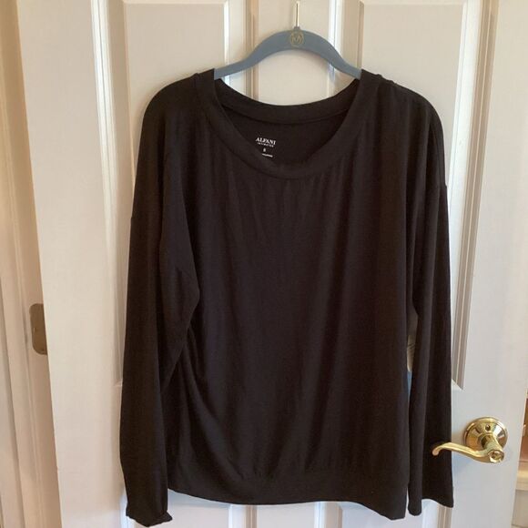 NWT. Alfani Macy’s Brand Women’s Super Soft PJ Long Sleeved Knit Top  Small - Picture 1 of 10